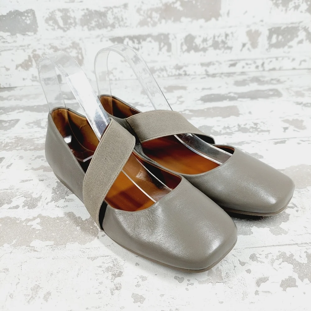 Blondo Gray Leather Ballet Flats with Elastic Strap